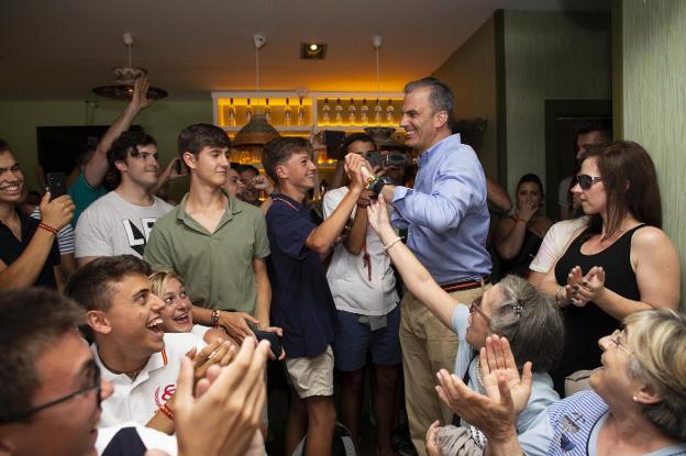 Ortega Smith: «Nos oponemos a que se tiren 70 millones en la estupidez del bable»