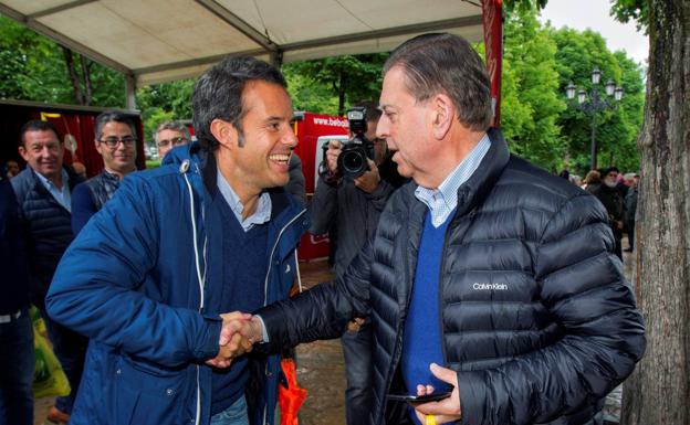 Somos considera «un escándalo» que PP y Ciudadanos hayan aumentado los sueldos y el número de asesores en Oviedo