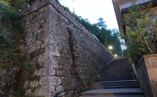 Herido grave un niño de tres años tras caerse desde más de seis metros en Covadonga