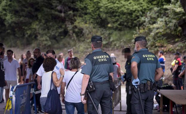 192 dosis del gas de la risa incautadas y varios identificados por espiar a parejas en el Xiringüelu