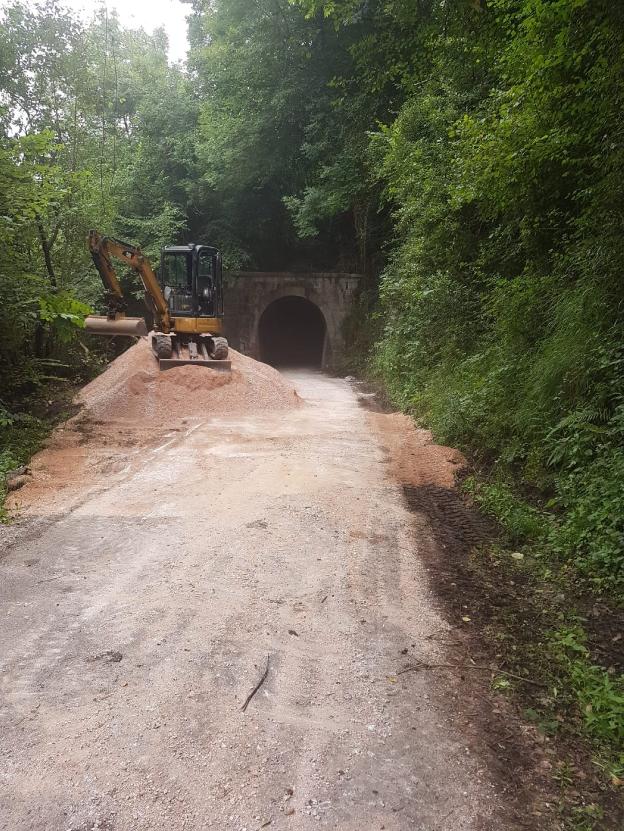 Morcín acondiciona un antiguo tramo ferroviario minero como senda verde