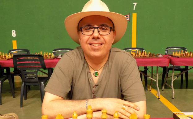 Luis Javier Vigil gana el Villa de Gijón