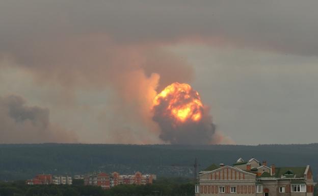 Más de 16.000 personas abandonan sus casas por la explosión de un arsenal en Siberia