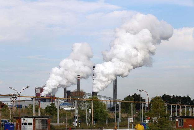 El coste del CO2 se dispara y eleva la incertidumbre de la industria asturiana