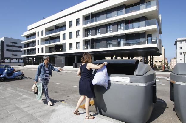 La Policía revisa los servicios de taxis del día que apareció el bebé asesinado en Gijón