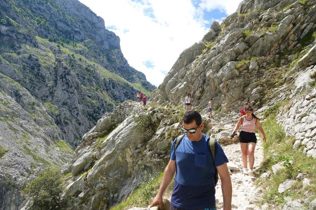 La ruta del Cares, hasta los topes