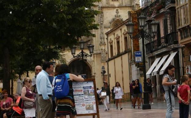 La Catedral y sus inmediaciones se llenaron de visitantes. / FOTOS: PABLO LORENZANA