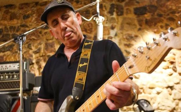 «Lo mejor de la playa ye el chigre»