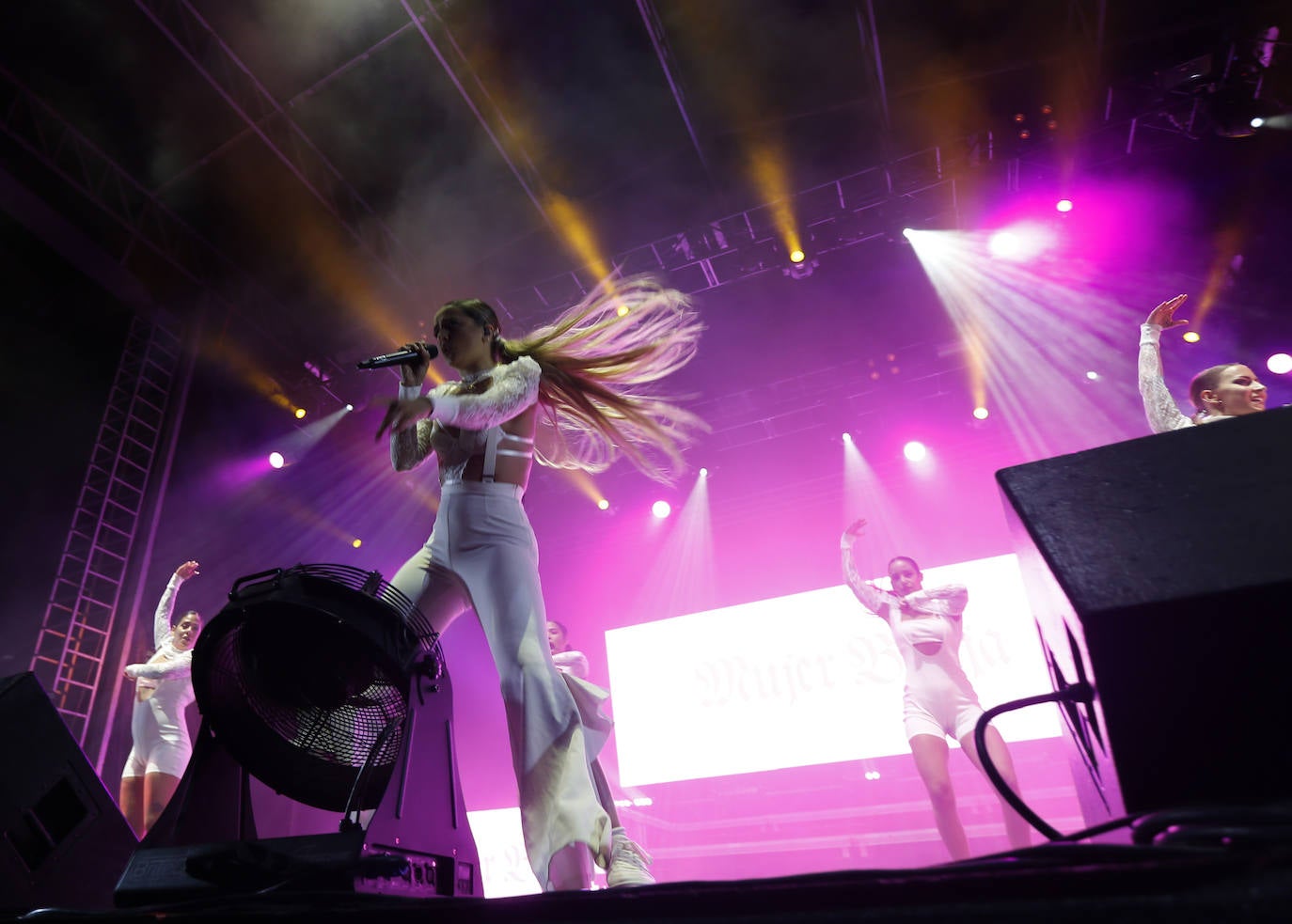 Lola Indigo conquista Poniente con sus canciones