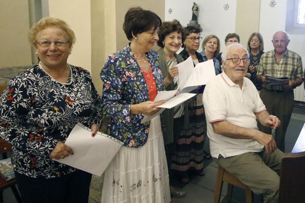 Las enhebradoras de agujas con más arte se citan en Bateao