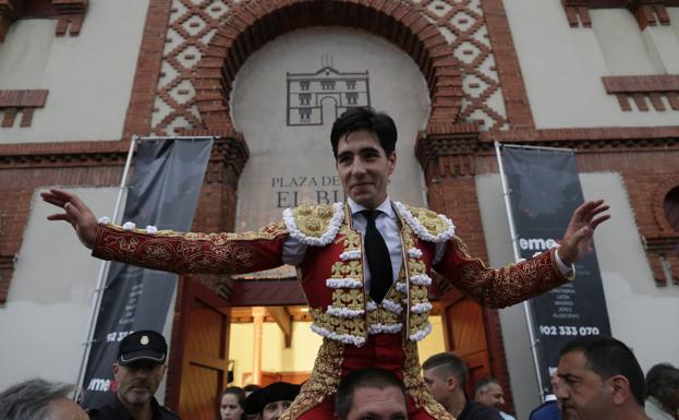 Cuatro orejas para Lorenzo en El Bibio