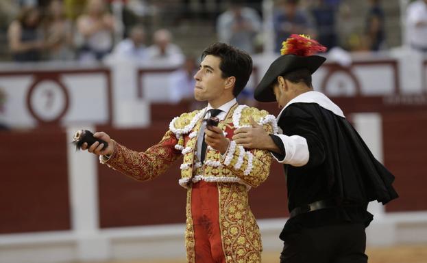 Álvaro Lorenzo sustuirá mañana a El Fandi, lesionado en Huesca