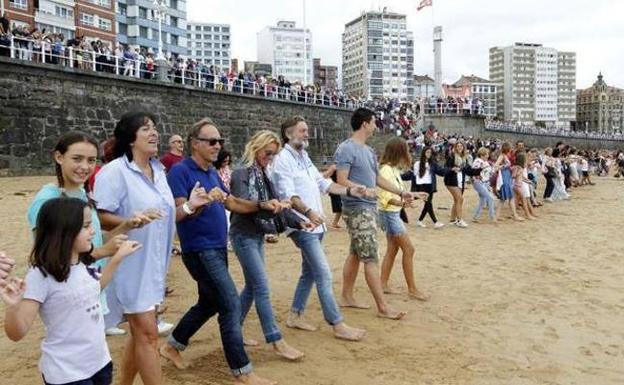 La Danza Prima y el Restallón pondrán hoy el broche a las fiestas de Begoña
