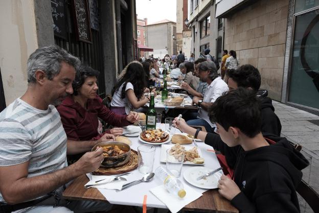 El sector turístico celebra una quincena de «lleno total» con mayor rentabilidad