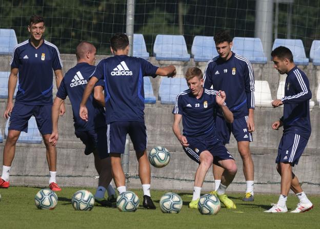 El conjunto azul sigue a la espera que Dani Torres se desvincule del Alavés