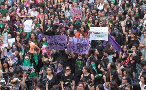 Disturbios en México tras la marcha en apoyo de dos adolescentes violadas por policías