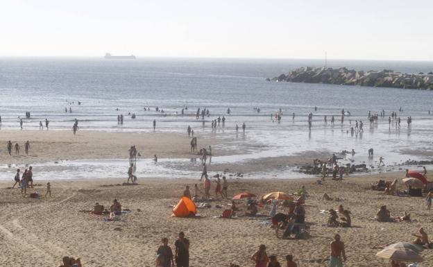 Denunciados por insultar a los socorristas en playas de Castrillón