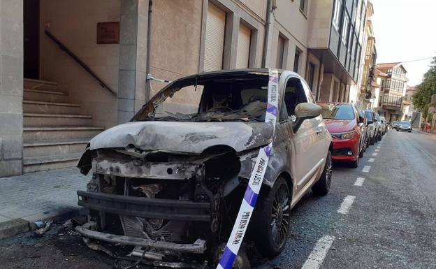 «Esto no se puede aguantar», claman en Llanes tras un nuevo coche quemado