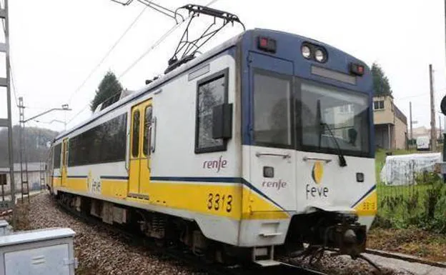 El tren Oviedo-Santander, obligado a parar en Llanes por falta de combustible diésel