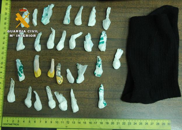 La Guardia Civil detiene a dos hombres en Pola de Lena por tráfico de drogas