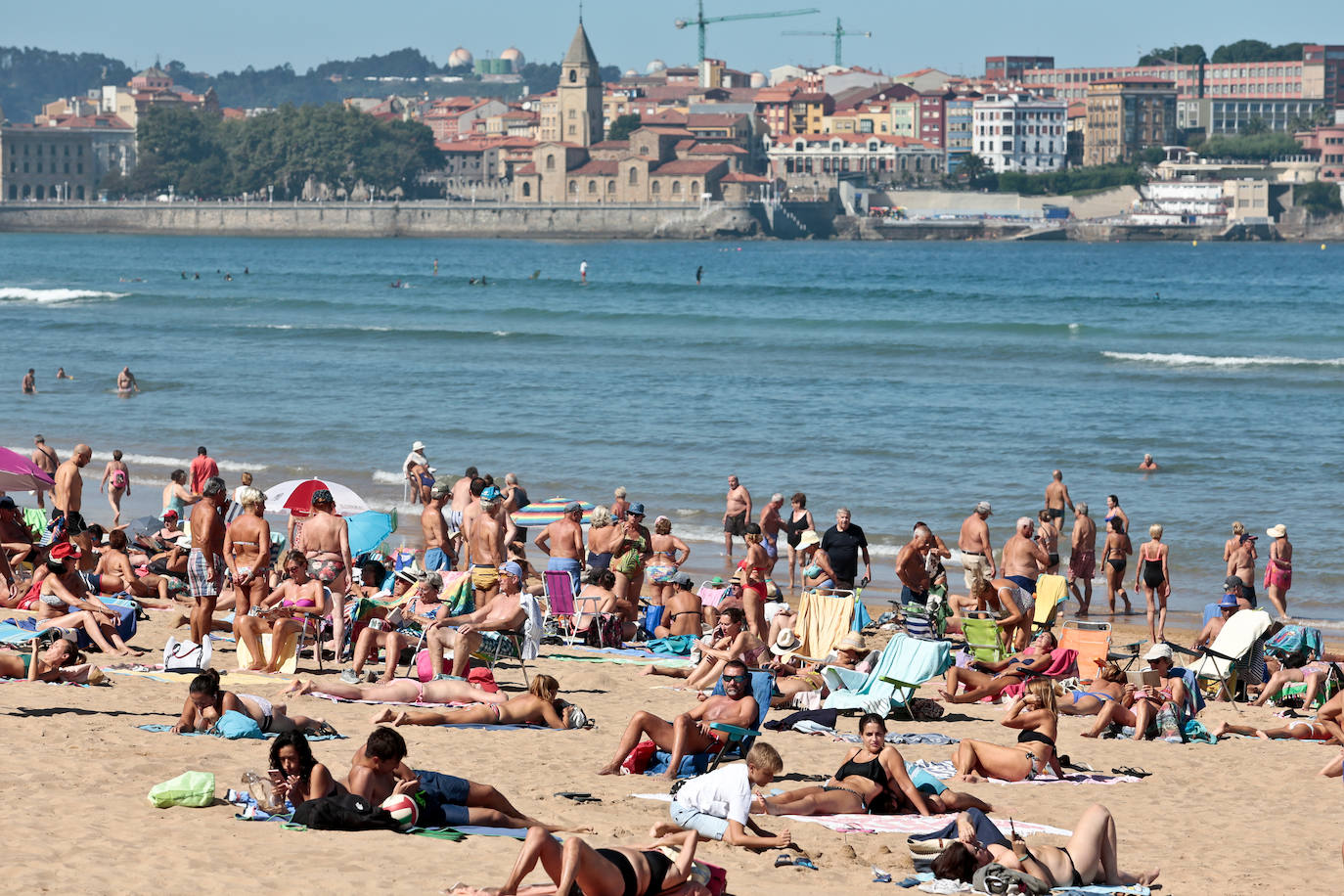 Asturias es la región que menos se moviliza en la limpieza de las playas