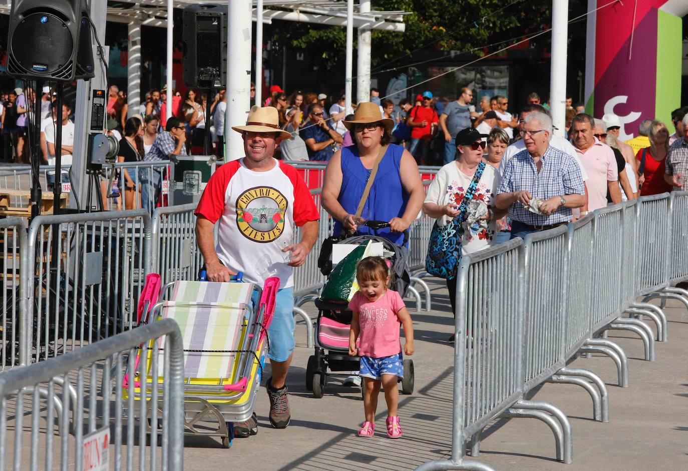 ¿Estuviste en el récord mundial de escanciado de sidra de Gijón? Búscate (4)