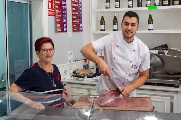 Los comerciantes de la calle Rivero de Avilés piden medidas para dinamizar la zona