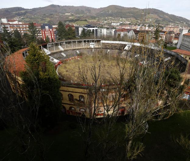 El antes y después de la plaza de toros de Oviedo