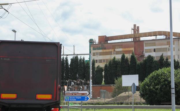 Un accidente durante una tala deja sin electricidad a Fertiberia y Dupont