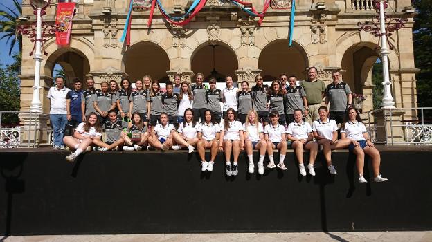 El Burela y el Rodiles Femenino son recibidos en el Ayuntamiento