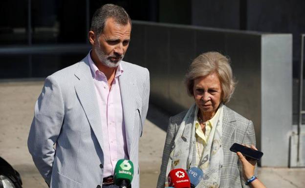 Felipe VI, tras la operación a don Juan Carlos: «Estamos muy contentos. Ha ido todo perfecto»