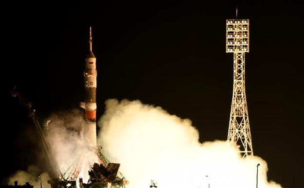 La nave Soyuz rusa con el androide 'Fiódor' no logra acoplarse a la estación espacial