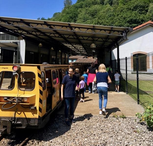 El tren minero de Samuño suma más de 11.000 viajeros desde julio