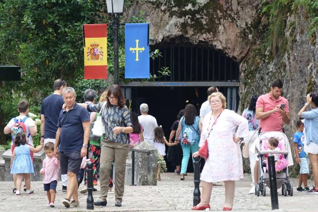 Covadonga se engalana para celebrar la Novena