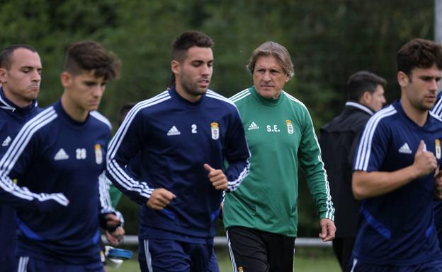 Real Oviedo | Sergio Egea: «Hay jugadores que están más de entrenador que de jugador»