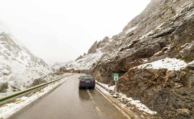 Comienzan las obras antialudes de la carretera que une Cabrales y Cantabria