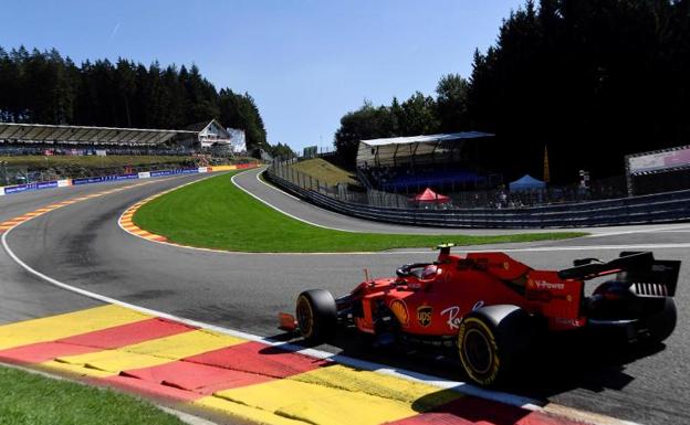 Leclerc y Vettel tiñen de rojo Spa