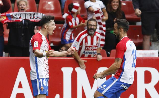 El Molinón se rinde a Manu García en la victoria del Sporting