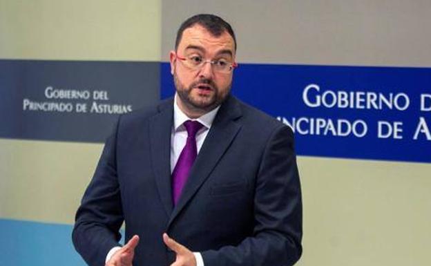 Adrián Barbón acusa a Ayuso de «deslealtad tributaria» por la bajada de impuestos