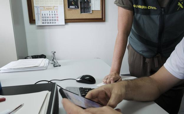 Cuatro detenidos por robar teléfonos de alta gama en Oviedo y Gijón