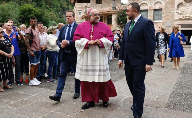 Día de Asturias | El arzobispo critica la «prepotencia machista» y la «demagogia feminista» que «no ayuda a la mujer»