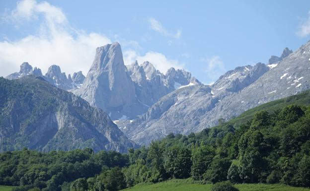 Los líderes nacionales felicitan el Día de Asturias, «un lugar único»