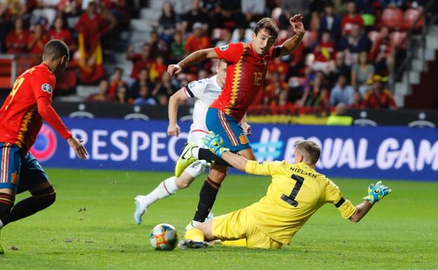 España-Islas Feroe | La Roja rinde homenaje a Quini