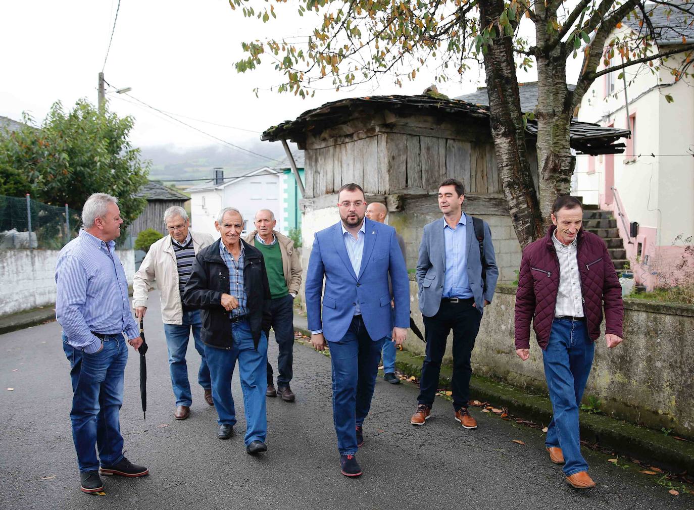 Adrián Barbón inaugura el curso escolar en Villayón