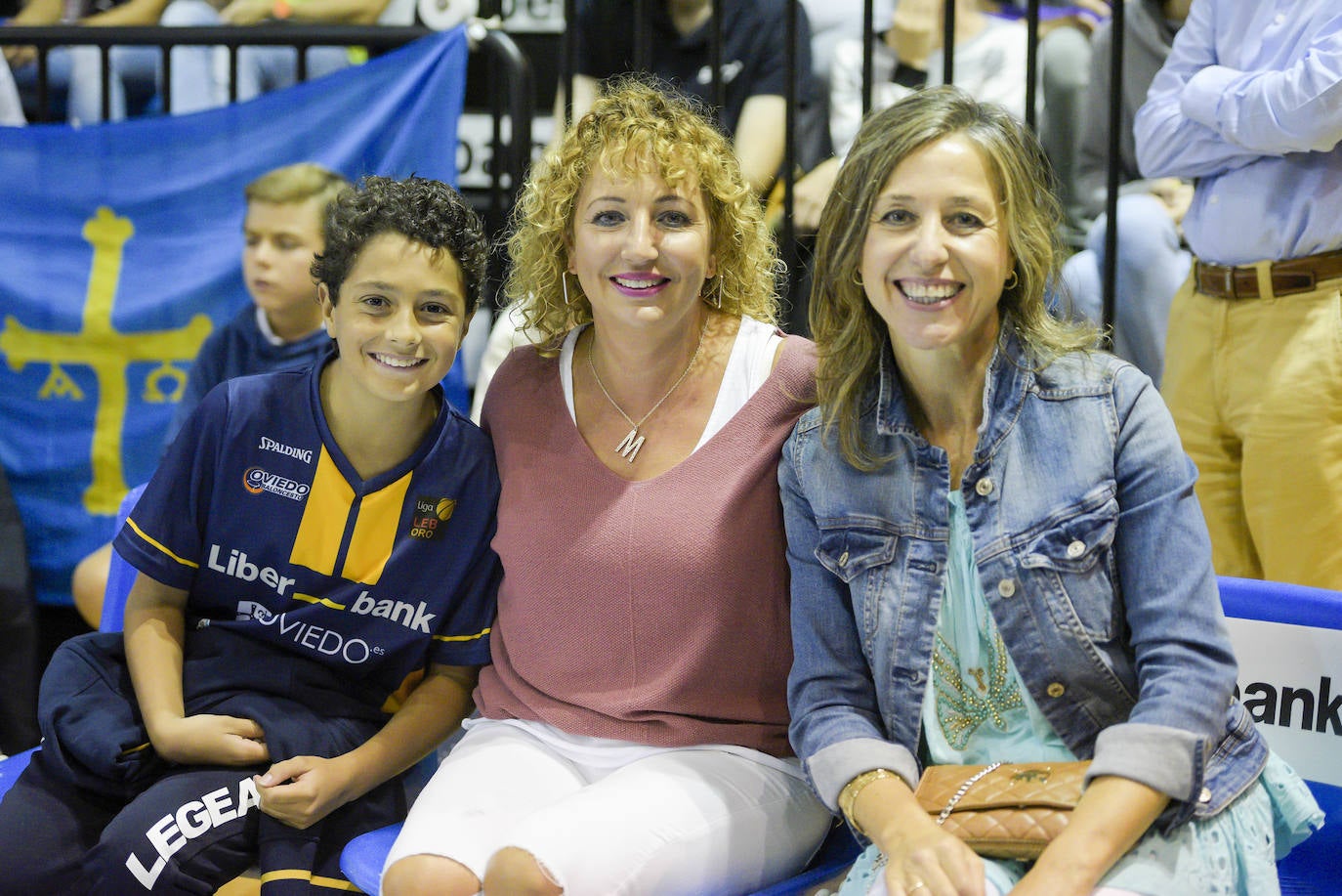 ¿Estuviste en el partido entre el Liberbank Oviedo - Real Madrid? ¡Búscate!