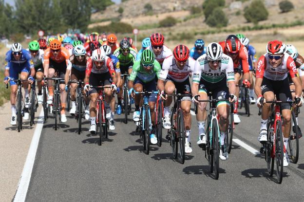 Nairo Quintana se agarra a la cola del viento