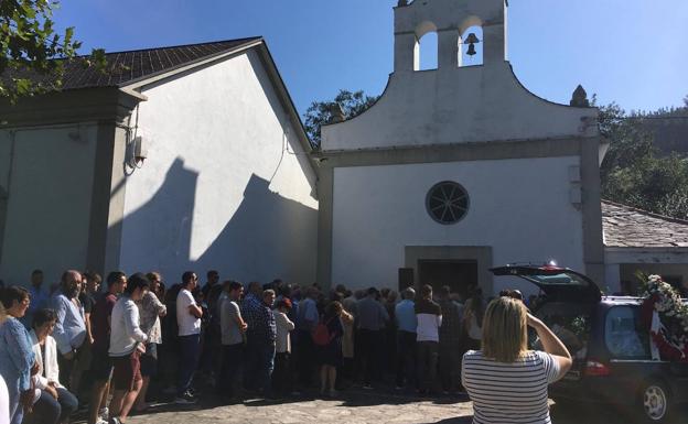 Tapia despide a Adrián González, «un buen neno»