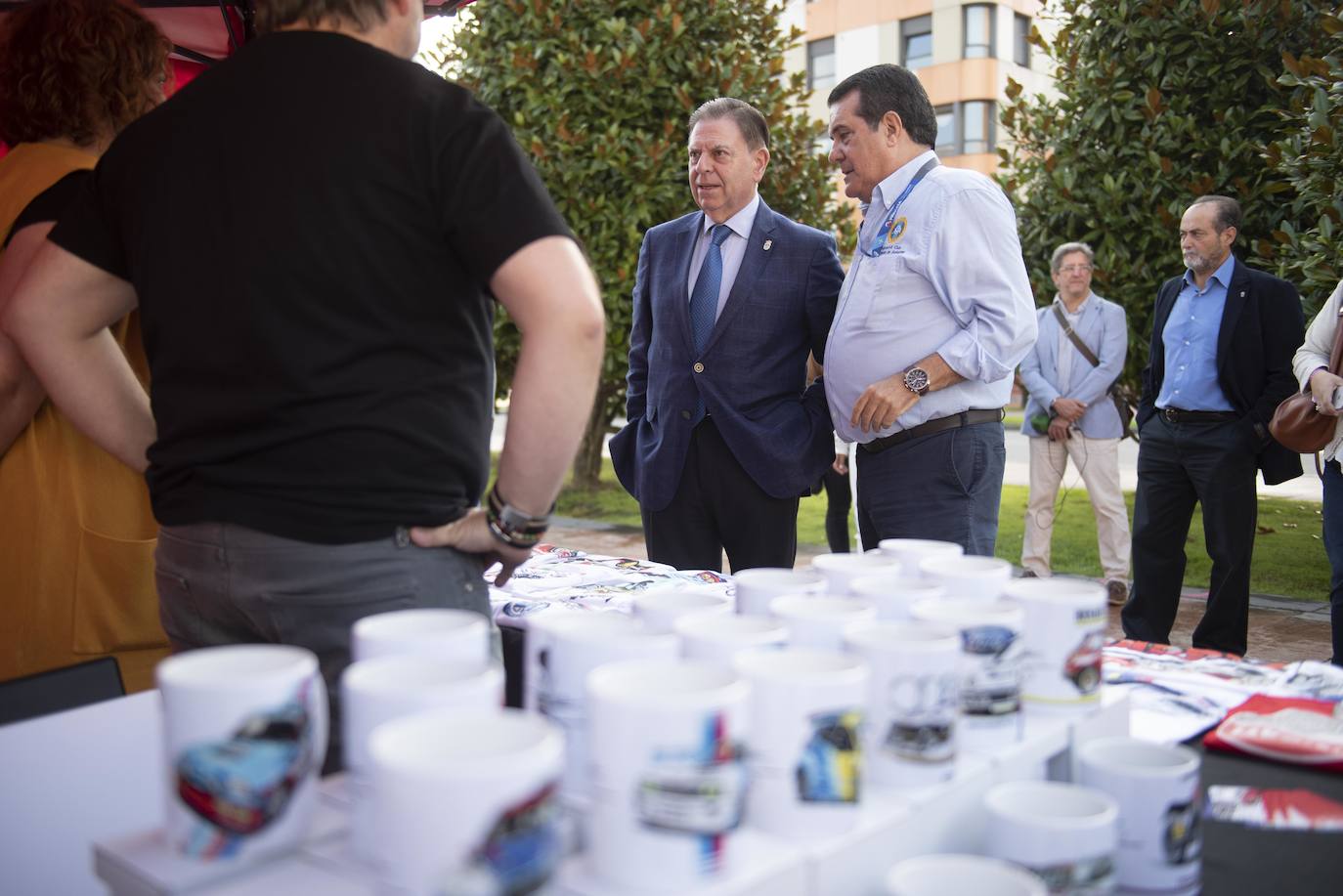 Canteli anima a la gente a acudir a unas fiestas «muy dignas, hechas en un tiempo récord»