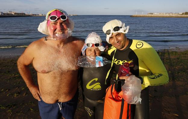 Brazadas contra el plástico en la mar