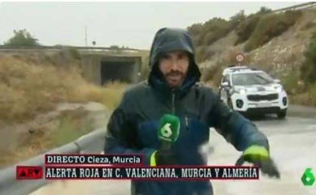 El 112 reprende a La Sexta por poner a un periodista en riesgo durante la gota fría